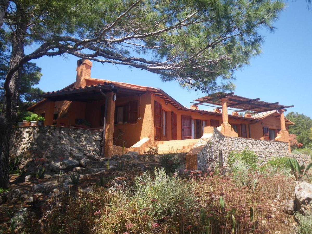Casa Diana Bed & Breakfast Изола ди Джанутри Екстериор снимка